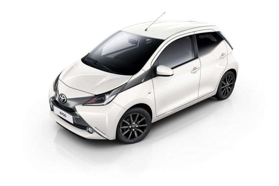  Toyota Aygo x-style 5-Door 2017 года  (UK) (фото 17 из 19)